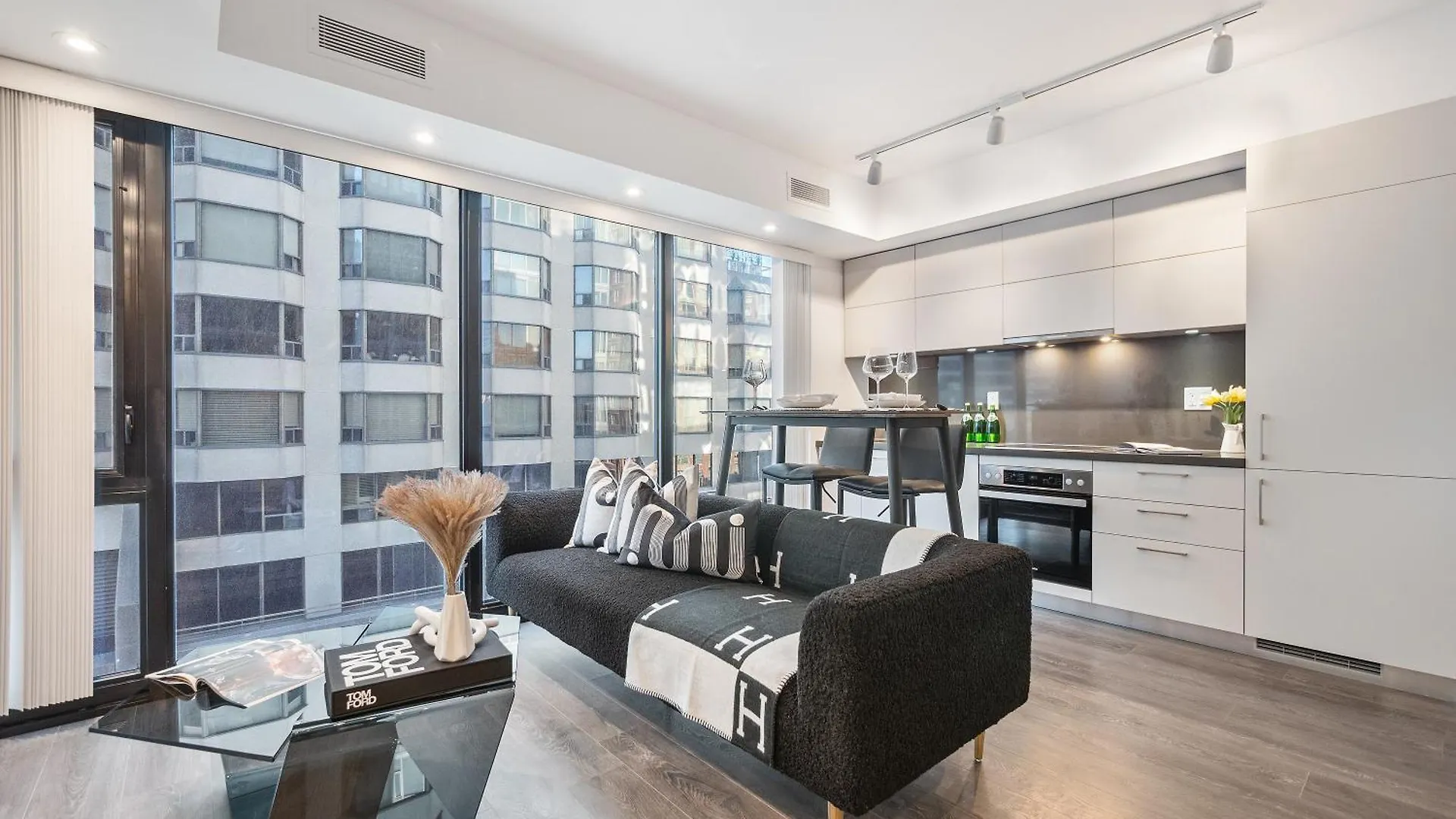 The Estate - Yorkville Toronto 0*,  Kanada