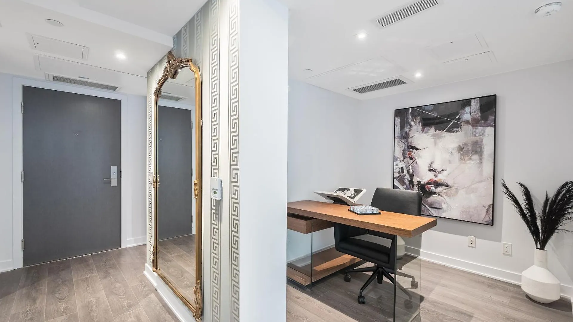 The Estate - Yorkville Toronto Apartment
