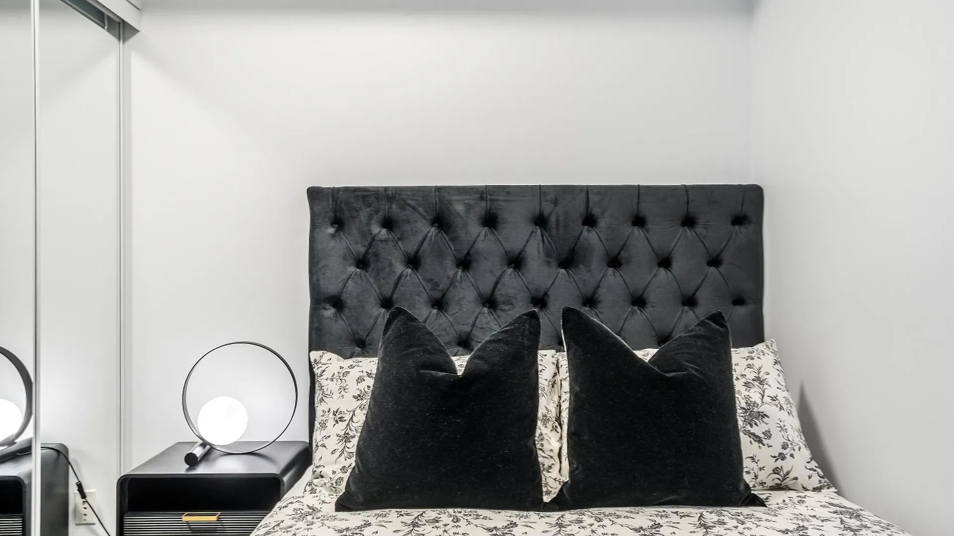 The Estate - Yorkville Toronto Apartment