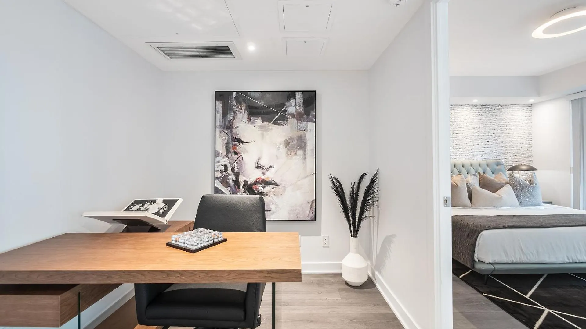 The Estate - Yorkville Toronto Apartment