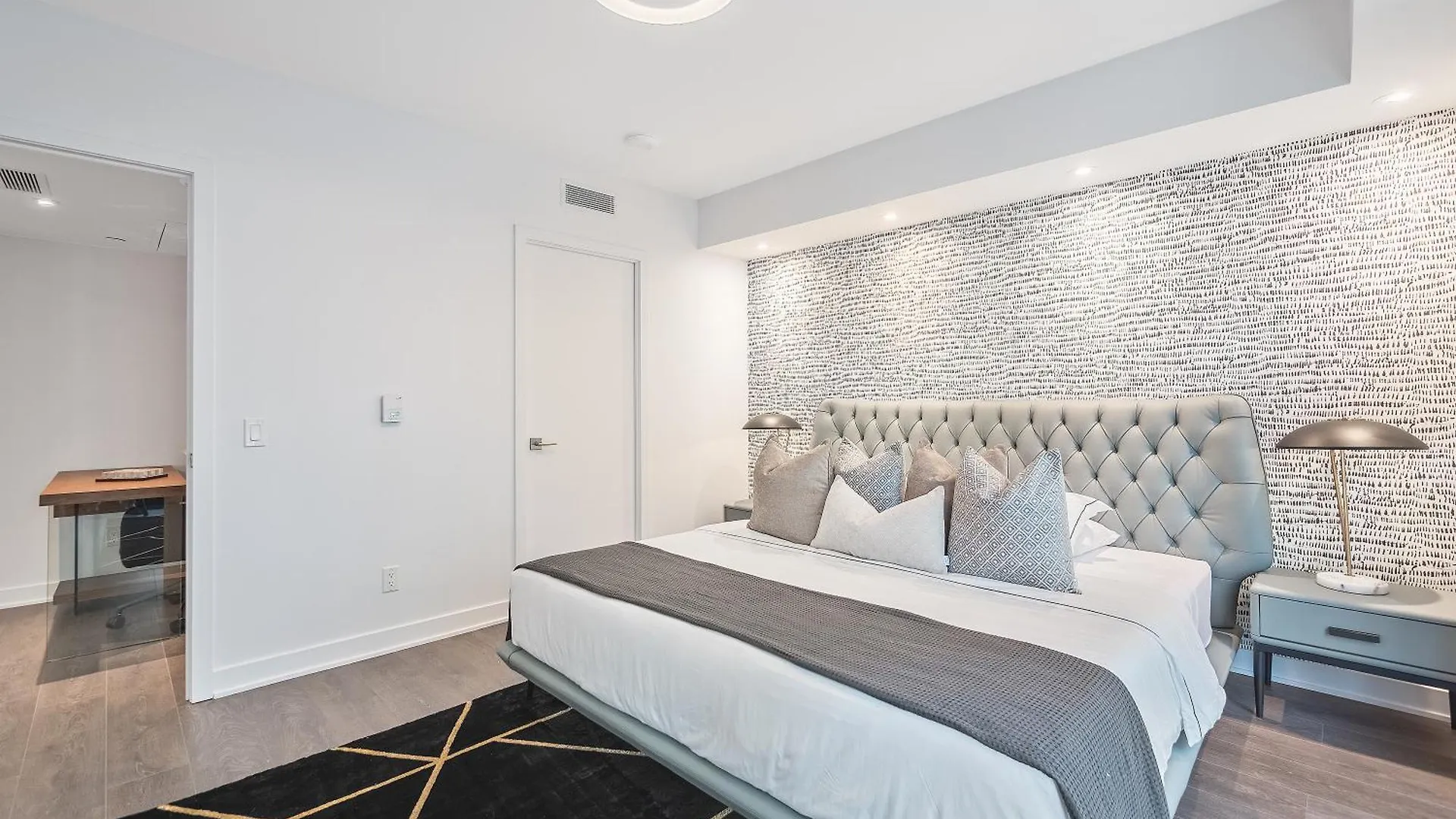 Apartment The Estate - Yorkville Toronto